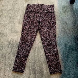 Athleta Salutation stash pocket 7/8 leggings
